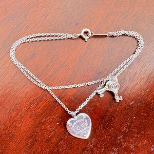 Return to Tiffany®
Love Heart Tag Key Bracelet in Silver